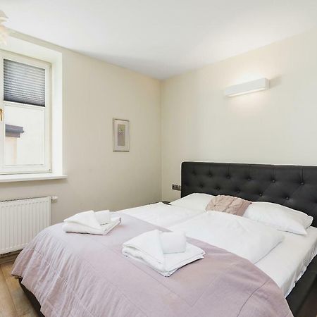 Apartments Cracow Miodowa By Renters Cracovia Exterior foto