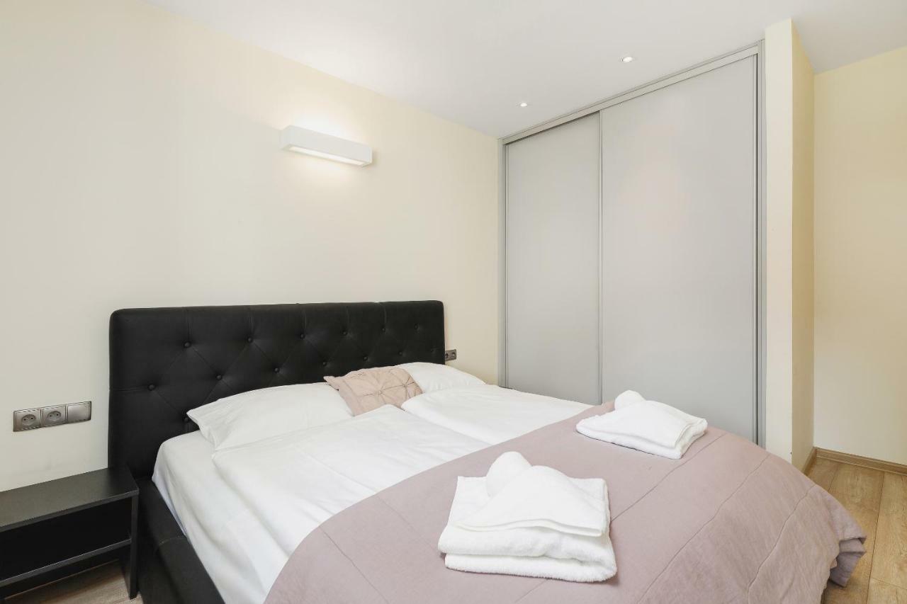 Apartments Cracow Miodowa By Renters Cracovia Exterior foto